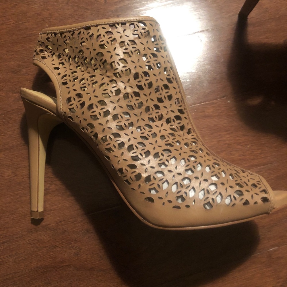 Ann Taylor Heels, 8.5M